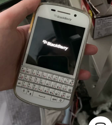 【暂时不出了】低价出黑莓q10，成色很好，...