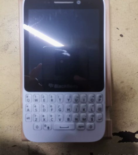 黑莓q5,配件什么的不在,不知道丢哪去了,...