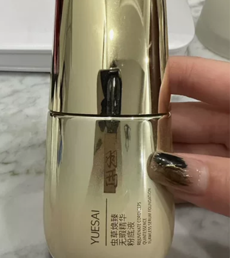 羽西鎏金粉底液虫草养肤粉底 遮瑕力很强 最...