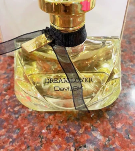 朋友送了好多瓶香水,叫做大卫贝克香水,作为...