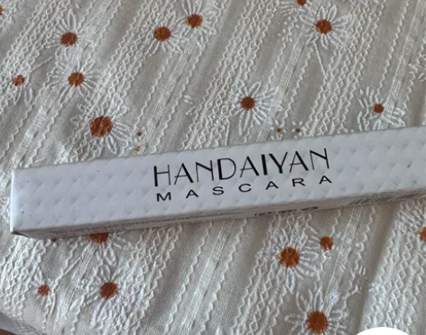 酒红色睫毛膏也可做染眉膏 这个月到期 不影...