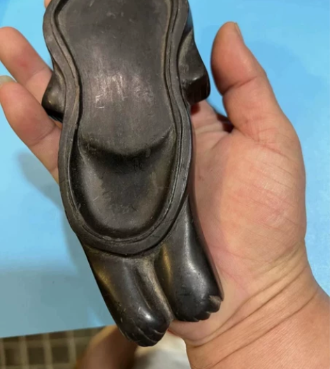 砚台，石制细腻，自然盘玩的包浆光泽自然柔和...