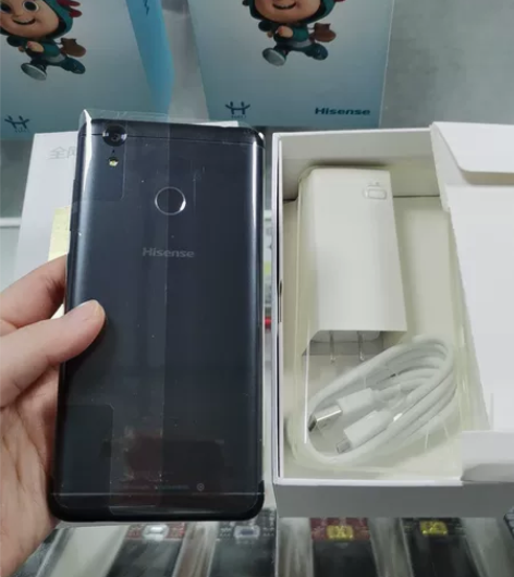 .海信E76mini4+32黑色全新 感兴...