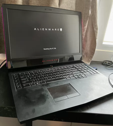 外星人 Alienware M17 R4。...