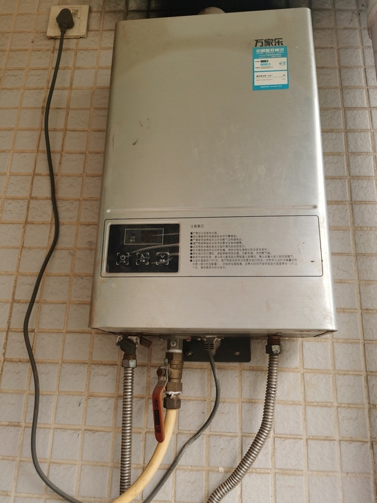 由于搬家，自用天然气热水器，200元