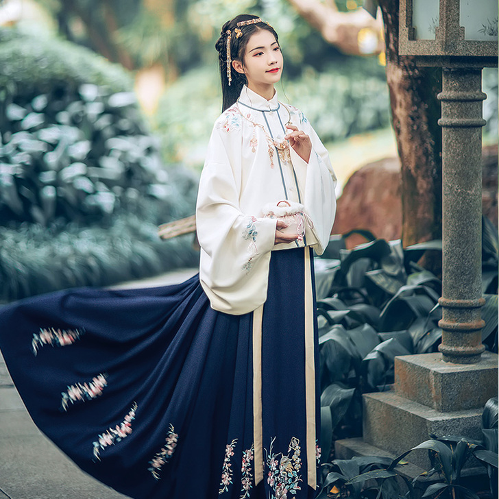 汉尚华莲传统汉服女装年话刺绣明制立领上袄