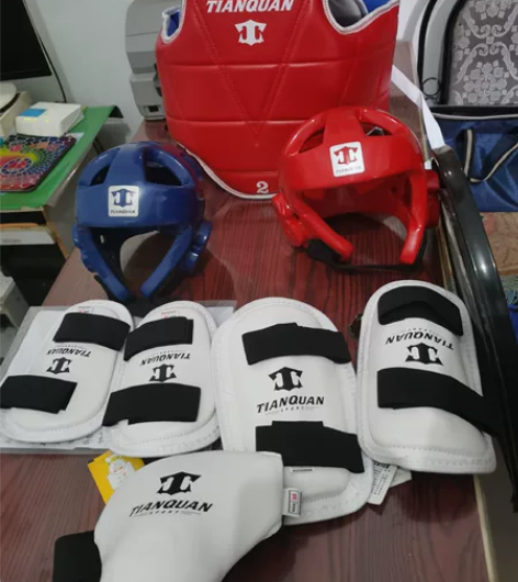 跆拳道护具。男款二号七件套全新。89元出。...