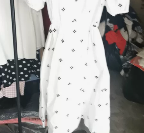 连衣裙女夏女装店亏本处理 感兴趣的话点“我...
