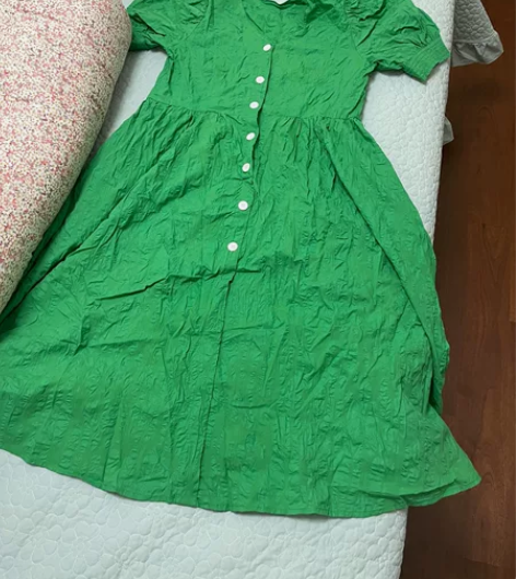 L码绿色泡泡袖连衣裙 仅穿过一次