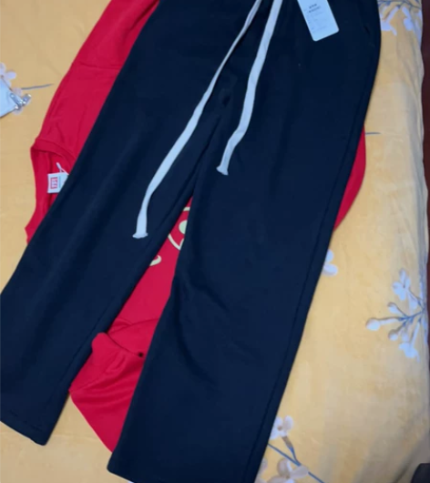 红色卫衣(不加绒)黑色遛弯裤(加绒) 一套...