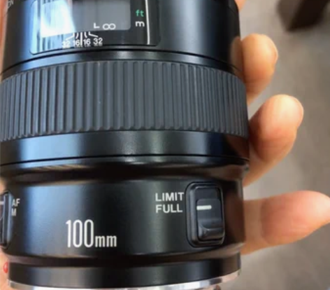 佳能100/2.8，镜头拍摄实物，成色不错...