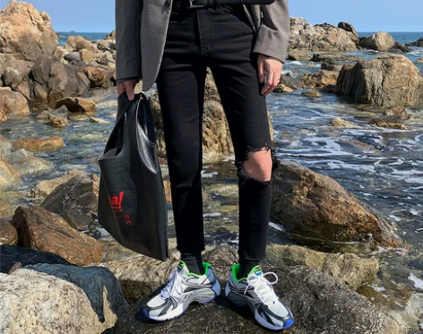 ?MRCYC秋季黑色膝破洞九分牛仔裤男韩版...