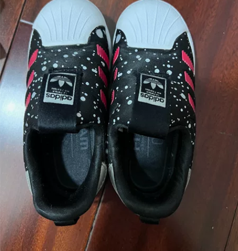 阿迪adidas儿童贝壳头鞋 专柜买的 尺...
