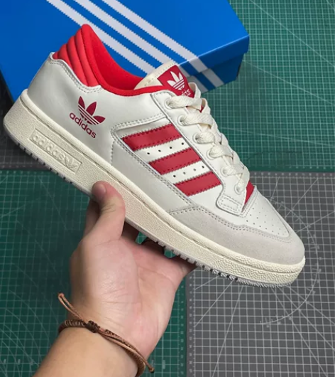 阿迪板鞋 Adidas SUPERCOUR...