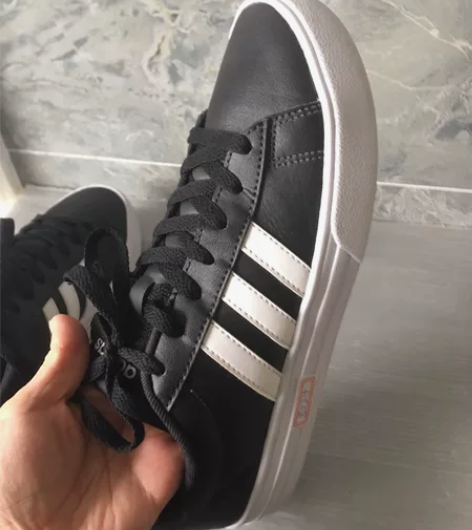 二手正品阿迪轻便透气休闲运动鞋41码  保...