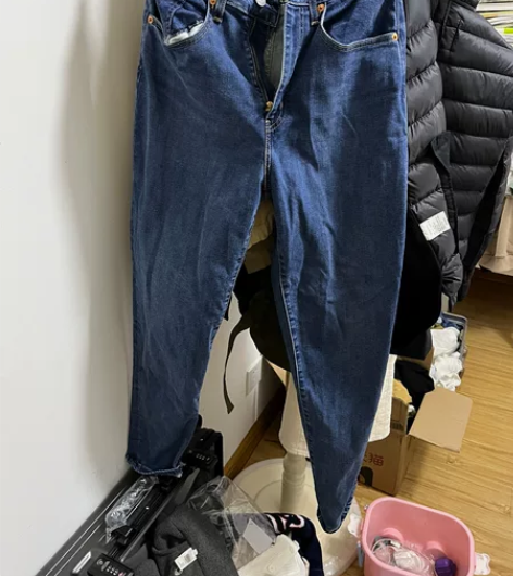 李维斯Levis牛仔裤 实体店购入，穿一洗...