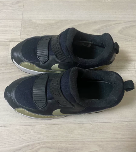 耐克运动鞋，带气垫，32码 感兴趣的话点“...