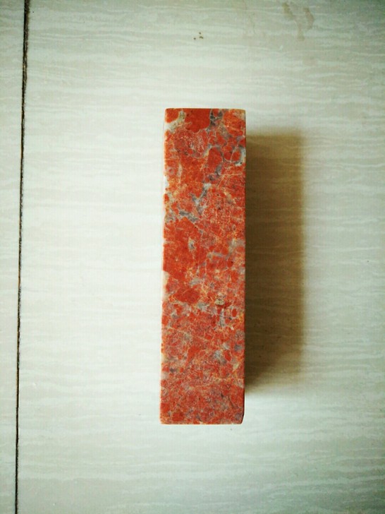 原石朱砂冻鸡血石闲章，重135克，尺寸，8...