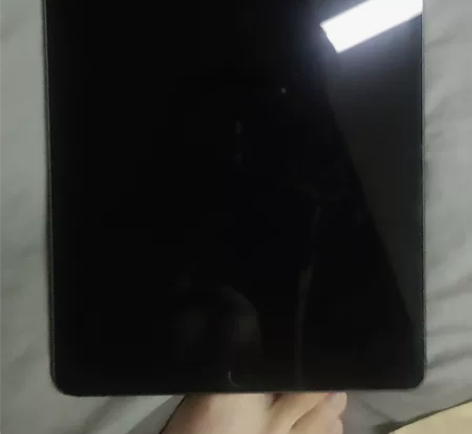 出男生自用有一些瑕疵的iPad Air3 ...