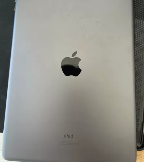 ipad7代 128g 自己放图片用的...