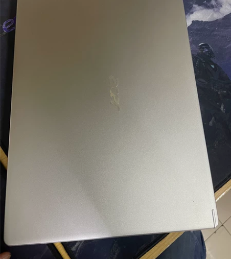 宏碁笔记本 店面展示机 轻微划痕 特价出售...