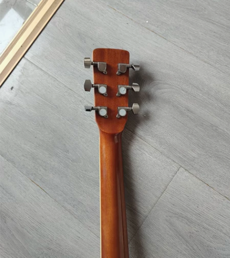 吉他，300买的，不包邮，现售价100 感...