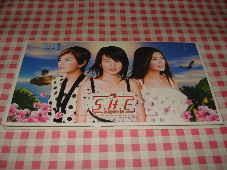 SHE，大马版CD《美丽新世界》，整体品相...