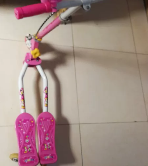 闲置滑板车，8.9成新，因为要搬家，不要了...