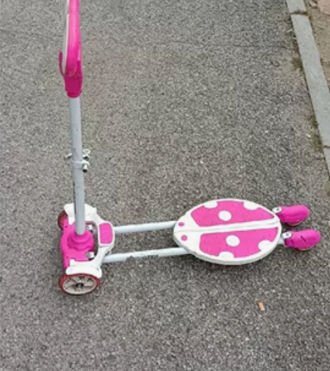 儿童滑板车一个，崭新状态，没玩过几次。家里...