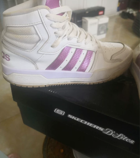 AD滑板鞋，高帮的。37码的。 感兴趣的话...