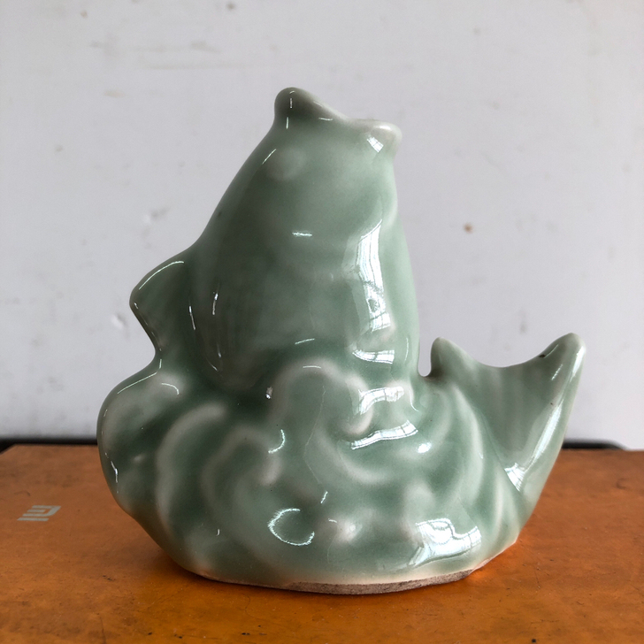 七十年代左右鲤鱼型青釉水滴，文房用品，鱼尾...