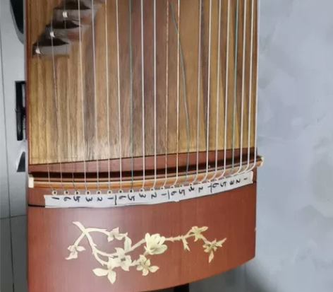 闲置的孩子学艺用的一架古筝，曾经花1600...