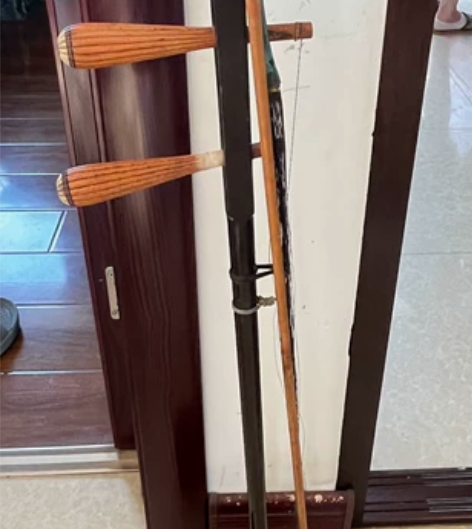 老辈闲置品牌二胡,低价让给喜欢的有缘人,同...