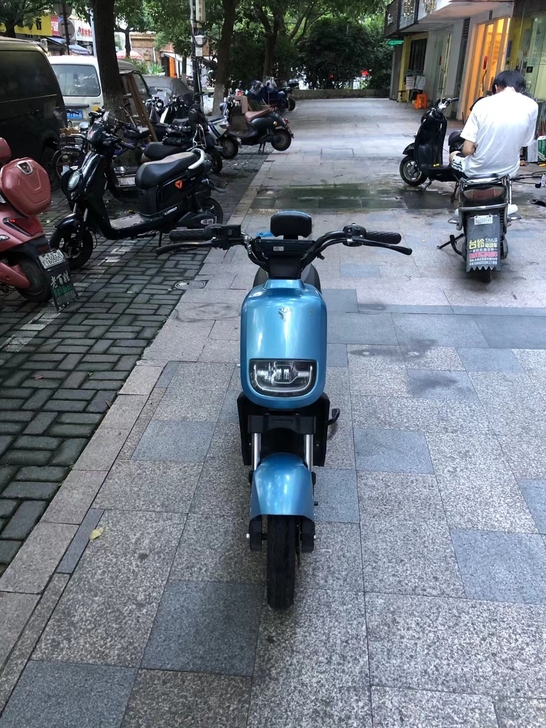 雅迪天空蓝新国标 48v星恒锂电 可以拆卸...