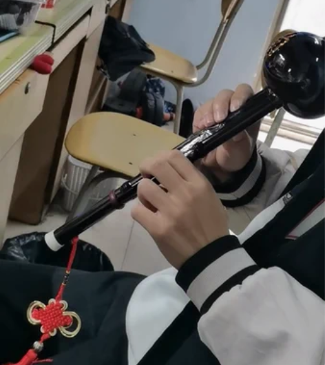 99新葫芦丝，同学搬家没带走，原价80现3...