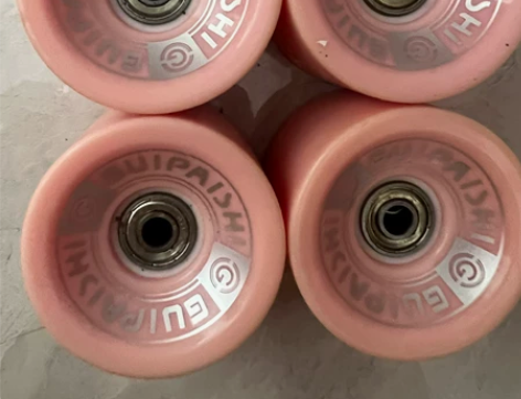 滑板轮。全新 四个。  贵派仕的   换着...