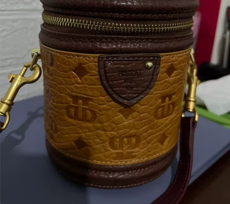 水桶包 小号 少了颗钉子 感兴趣的话点“我...