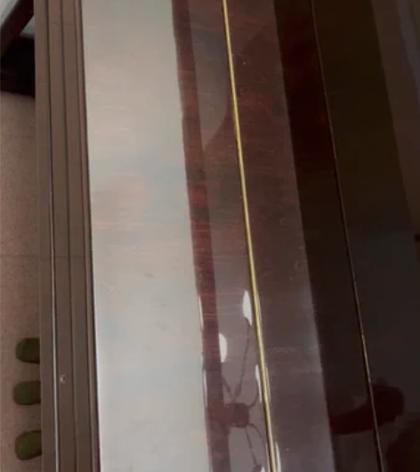 伯恩斯坦牌钢琴，型号926380，外观完好...