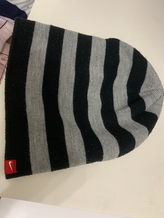 NIKE耐克小棉帽，冬季保暖必需品，专卖店...