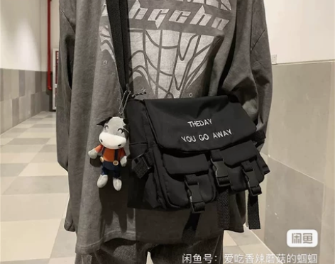 斜挎包男士潮牌工装挎包日系ins背包女休闲...