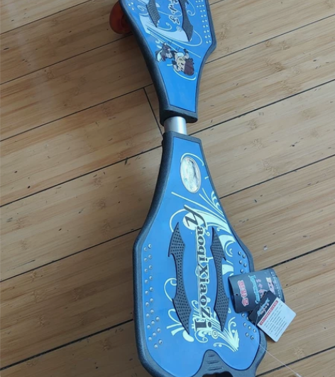 好奇小子全新滑板车两二轮划板摇摆活力板蛇形...