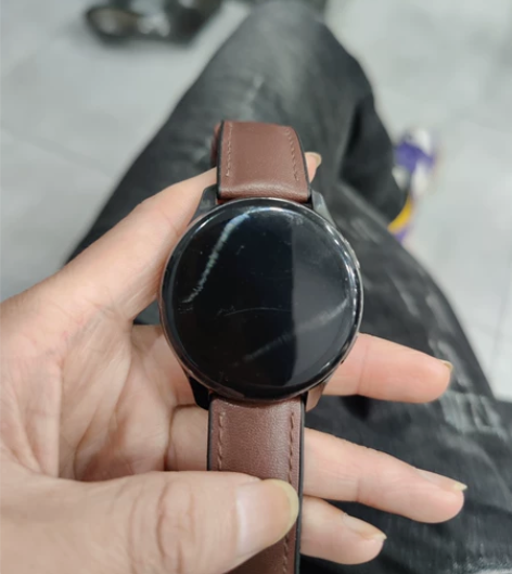 出一个一加watch手表 表面有少许划痕，...