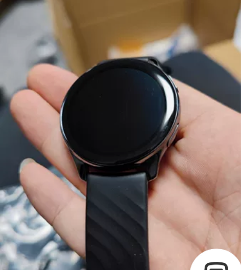 一加智能手表 成色还行，屏幕细微划痕 无拆...