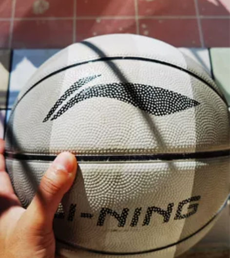 李宁七号篮球，没打过几次，手感很好 感兴趣...