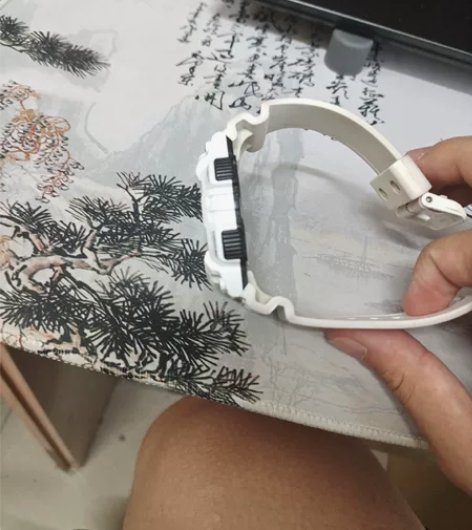 卡西欧手表，二手，漆因为经常衣服蹭，一些漆...