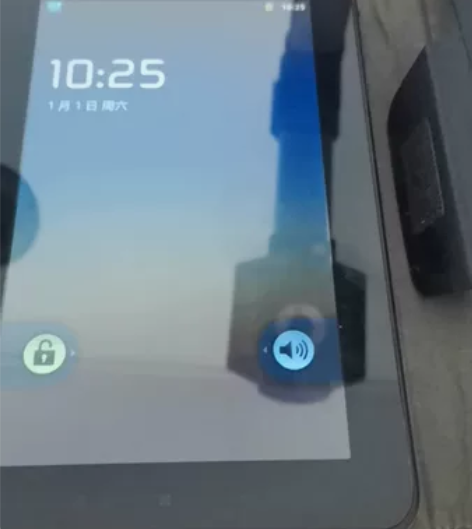 诺基亚E63手机，功能正常，键盘有轻微磕碰...