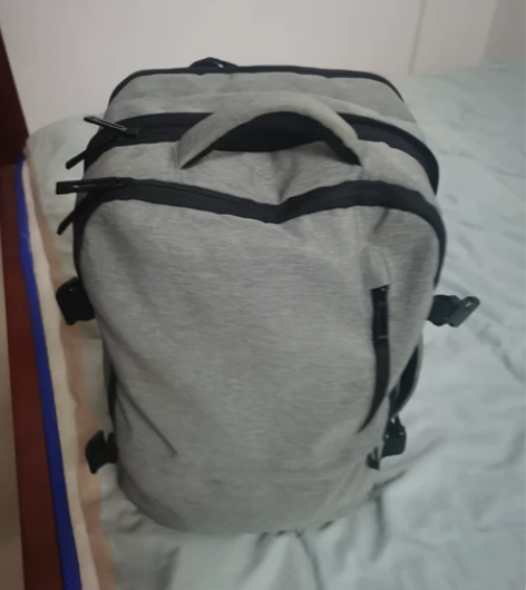 电脑包 就是用了不到一个月 不用的原因是觉...