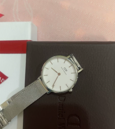 丹尼尔惠灵顿手表银色女士DW 感兴趣的话点...