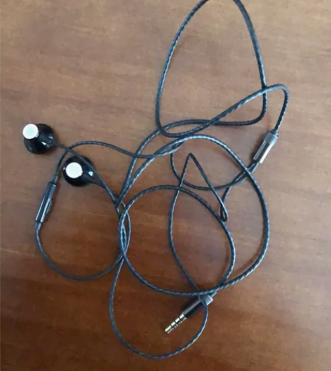 老板介绍的，说是用的森海塞尔mx500的单...