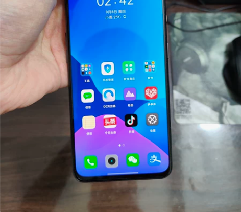 出realme Q3 Pro手机，天玑11...